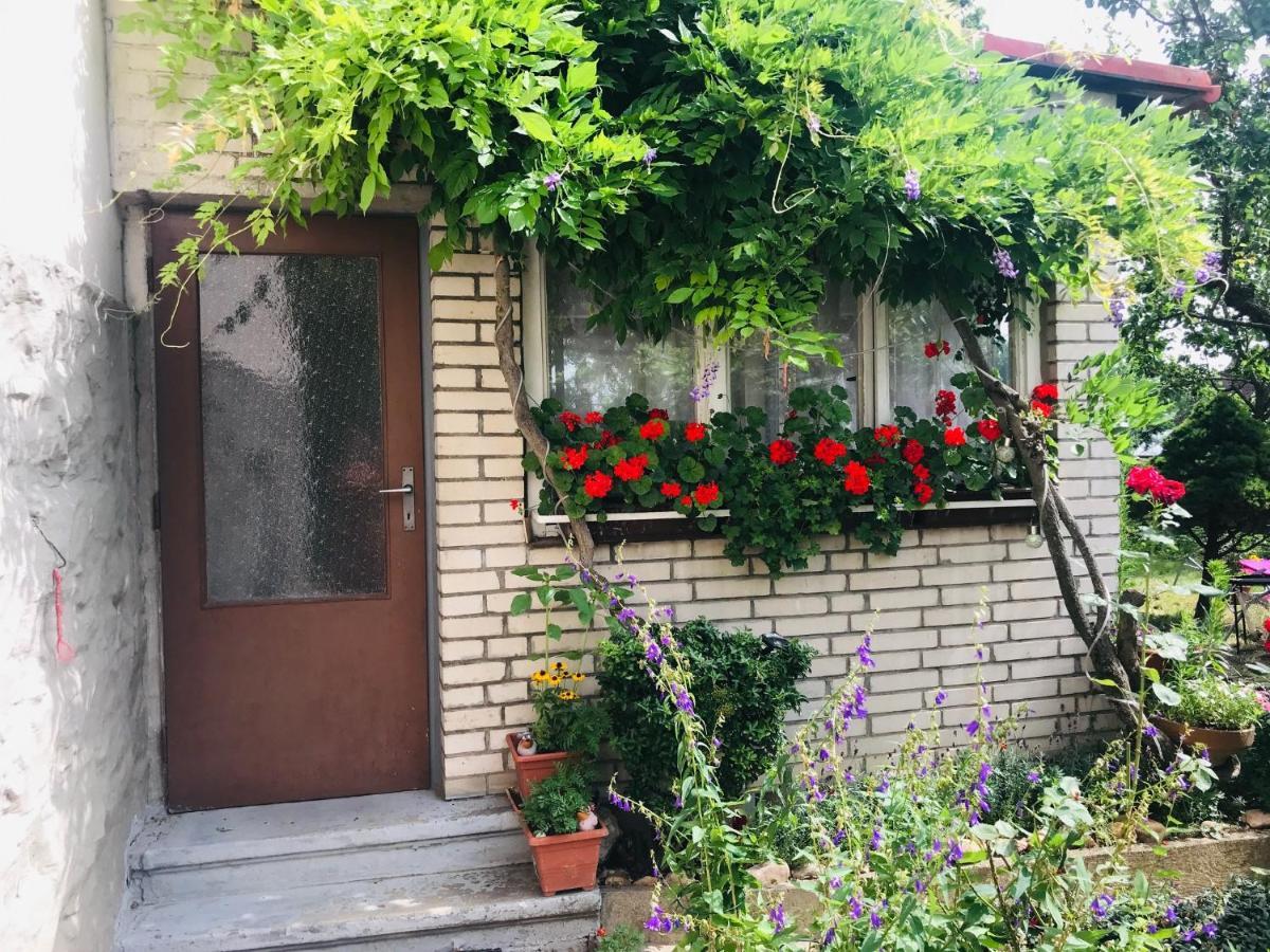 Garden View Apartment Зноймо Экстерьер фото
