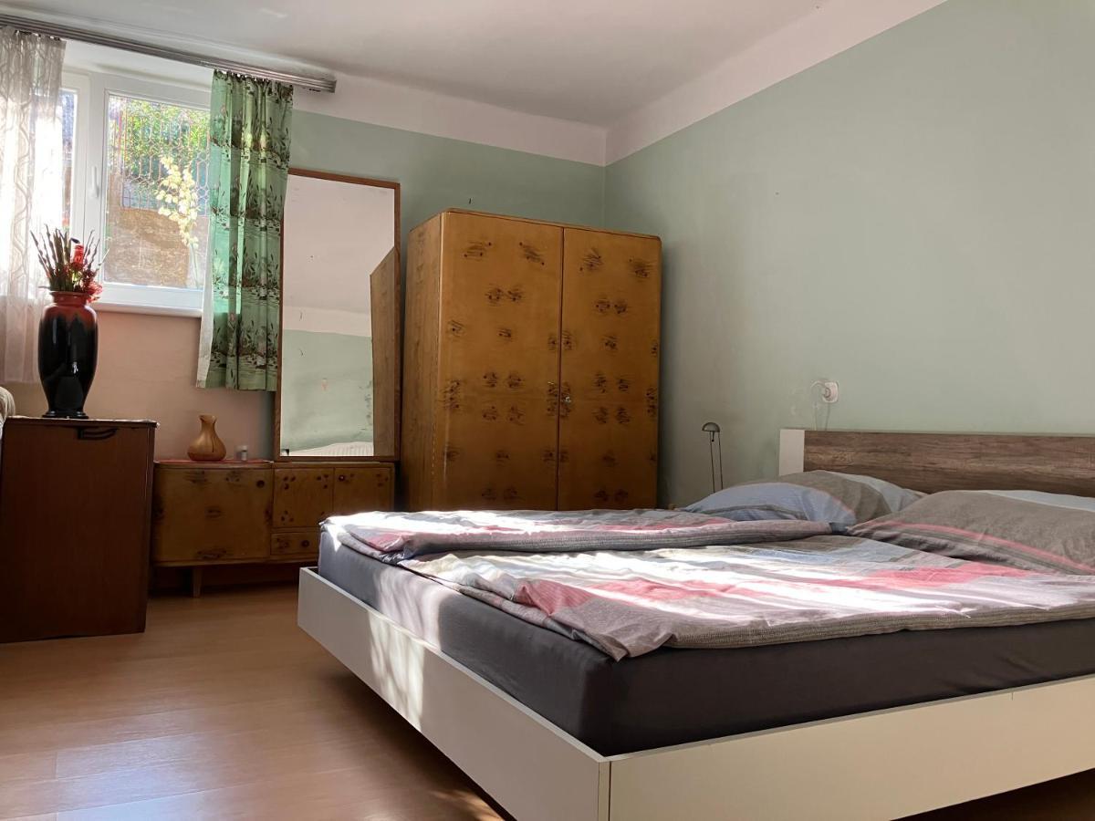Garden View Apartment Зноймо Экстерьер фото