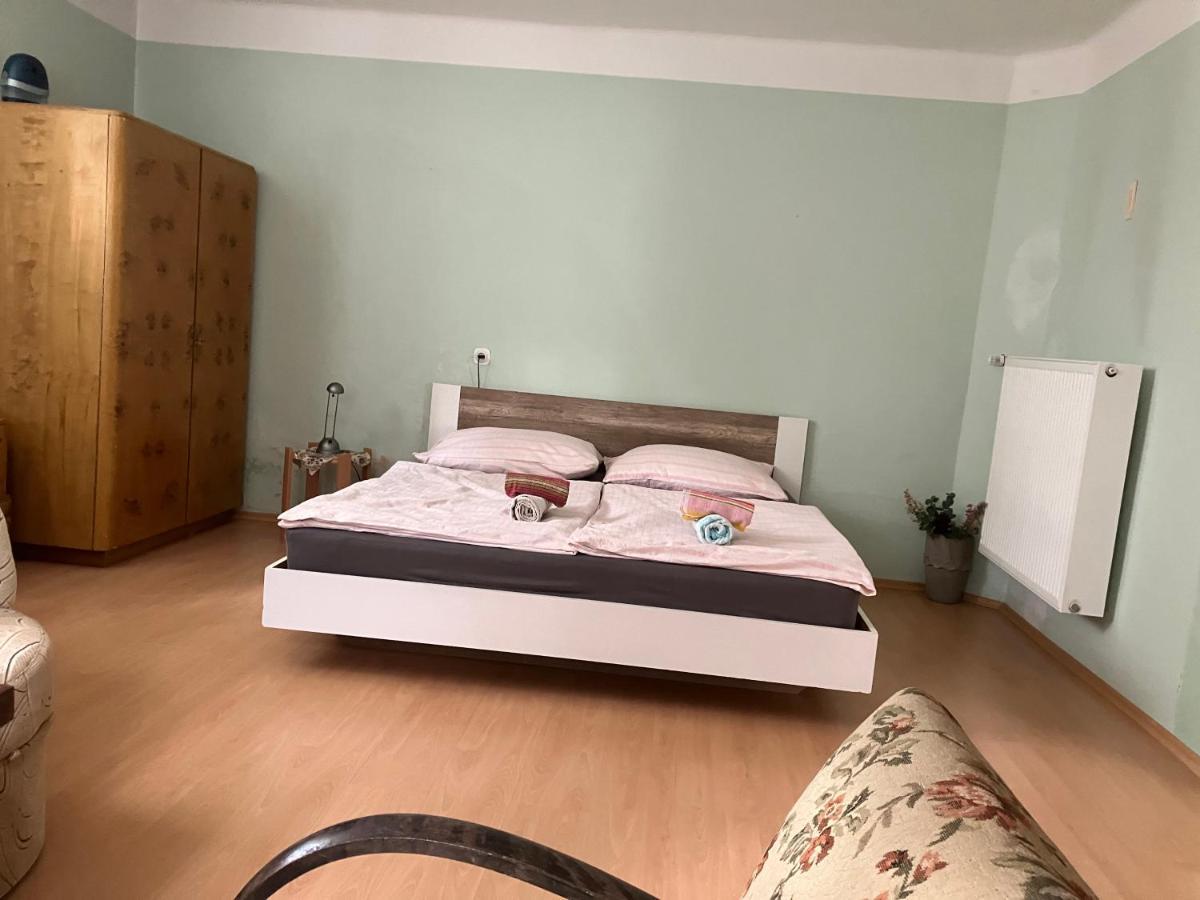 Garden View Apartment Зноймо Экстерьер фото