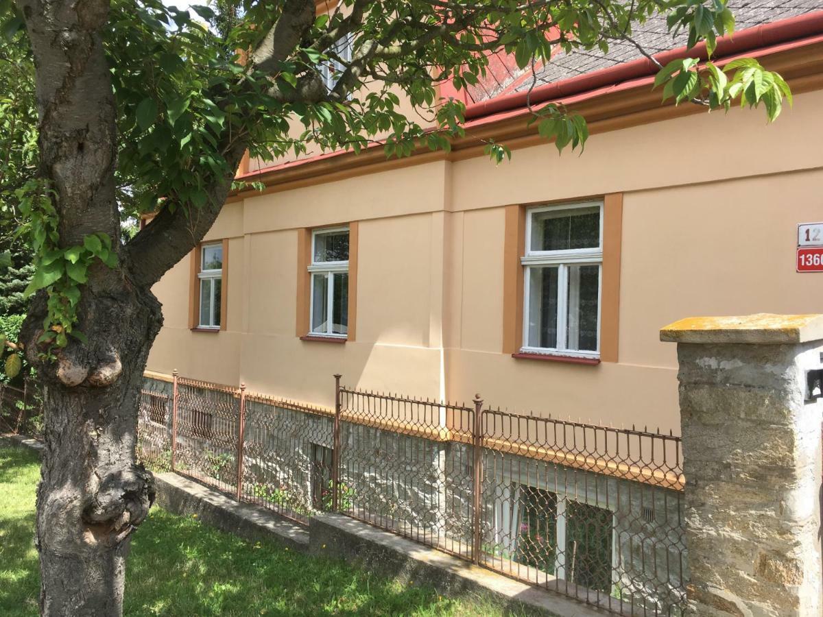 Garden View Apartment Зноймо Экстерьер фото